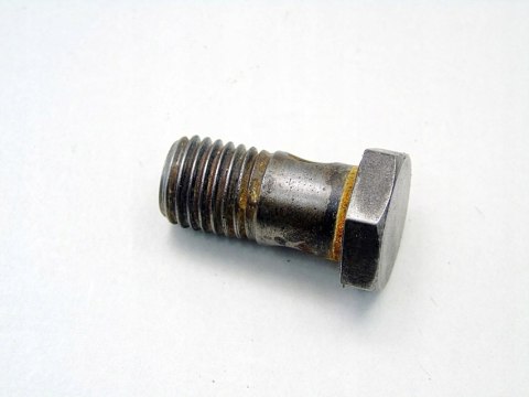 ŚRUBA KRÓĆCA RURKI PRZEWODU WODY 2.0 TB TURBO VOLVO S40 V40 ŚRUBA KRÓĆCA RURKI PRZEWODU WODY 2.0 TB TURBO VOLVO S40 V40