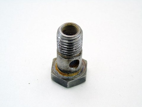 ŚRUBA KRÓĆCA RURKI PRZEWODU WODY 2.0 TB TURBO VOLVO S40 V40 ŚRUBA KRÓĆCA RURKI PRZEWODU WODY 2.0 TB TURBO VOLVO S40 V40