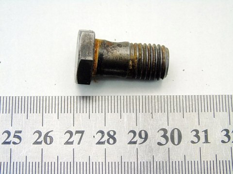 ŚRUBA KRÓĆCA RURKI PRZEWODU WODY 2.0 TB TURBO VOLVO S40 V40 ŚRUBA KRÓĆCA RURKI PRZEWODU WODY 2.0 TB TURBO VOLVO S40 V40