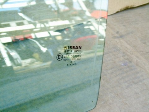 SZYBA DRZWI LEWY TYŁ NISSAN ALMERA TINO 2002 2.2 DI SZYBA DRZWI LEWY TYŁ NISSAN ALMERA TINO 2002 2.2 DI