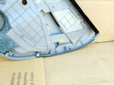TAPICERKA BOCZEK DRZWI LEWY TYŁ NISSAN ALMERA TINO 2002 2.2 DI TAPICERKA BOCZEK DRZWI LEWY TYŁ NISSAN ALMERA TINO 2002 2.2 DI