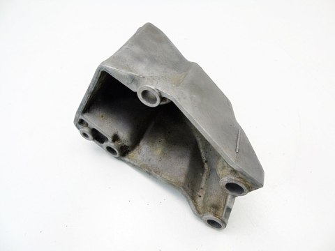 ŁAPA WSPORNIK SILNIKA 1.8 20V PASSAT B5 AUDI A4 B5 A6 C4 8D0199307H ŁAPA WSPORNIK SILNIKA 1.8 20V PASSAT B5 AUDI A4 B5 A6 C4 8D0199307H