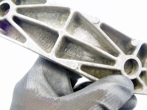 ŁAPA TYŁ SKRZYNI BIEGÓW 3.0 D E39 E46 E38 BMW 330D 530D X5 730D E53 1096107 ŁAPA TYŁ SKRZYNI BIEGÓW 3.0 D E39 E46 E38 BMW 330D 530D X5 730D E53 1096107