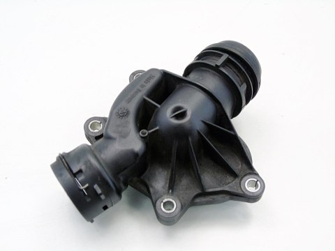 OBUDOWA TERMOSTATU 3.0 D E39 E46 E38 BMW 330D 530D X5 730D E53 OBUDOWA TERMOSTATU 3.0 D E39 E46 E38 BMW 330D 530D X5 730D E53
