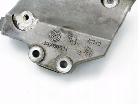 ŁAPA WSPORNIK KOMPRESORA KLIMATYZACJI 1.6 16V STILO DOBLO 46790511 ŁAPA WSPORNIK KOMPRESORA KLIMATYZACJI 1.6 16V STILO DOBLO 46790511