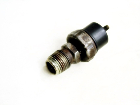 CZUJNIK OLEJU FORD 2.5 V6 MONDEO MK1 MK2 CZUJNIK OLEJU FORD 2.5 V6 MONDEO MK1 MK2