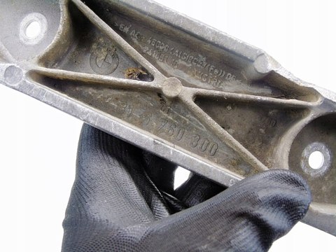ŁAPA SKRZYNI BIEGÓW 2.0 D BMW E46 E90 E60 E61 E87 E91 E83 X3 6760300 ŁAPA SKRZYNI BIEGÓW 2.0 D BMW E46 E90 E60 E61 E87 E91 E83 X3 6760300