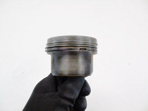 TŁOK KORBOWÓD 1.8 20V PASSAT B5 AUDI A4 B5 A6 C4 8109 027B TŁOK KORBOWÓD 1.8 20V PASSAT B5 AUDI A4 B5 A6 C4 8109 027B