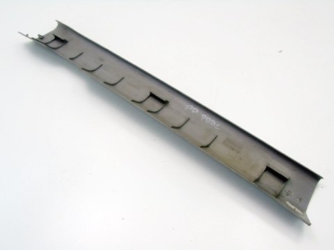 LISTWA PROGOWA PRAWY PRZÓD NISSAN ALMERA TINO 2002 2.2 DI LISTWA PROGOWA PRAWY PRZÓD NISSAN ALMERA TINO 2002 2.2 DI