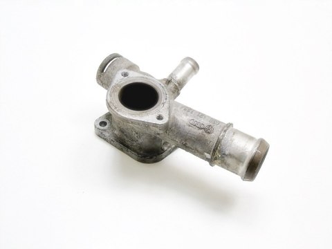 OBUDOWA TERMOSTATU 1.9 TDI PASSAT B5 AUDI A4 SUPERB 038121133A OBUDOWA TERMOSTATU 1.9 TDI PASSAT B5 AUDI A4 SUPERB 038121133A