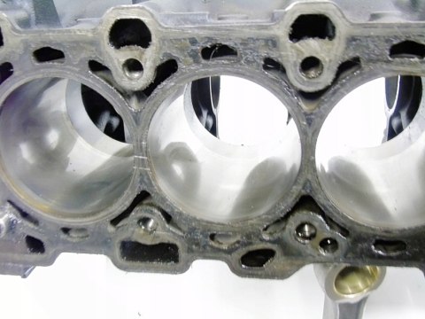 BLOK TULEJE 1.6 16V ASTRA H ZAFIRA B VECTRA C MERIVA 24427722 Z16XEP BLOK TULEJE 1.6 16V ASTRA H ZAFIRA B VECTRA C MERIVA 24427722 Z16XEP
