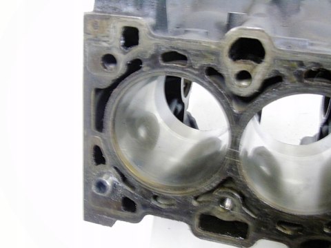 BLOK TULEJE 1.6 16V ASTRA H ZAFIRA B VECTRA C MERIVA 24427722 Z16XEP BLOK TULEJE 1.6 16V ASTRA H ZAFIRA B VECTRA C MERIVA 24427722 Z16XEP