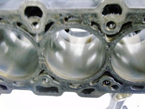 BLOK TULEJE 1.6 16V ASTRA H ZAFIRA B VECTRA C MERIVA 24427722 Z16XEP BLOK TULEJE 1.6 16V ASTRA H ZAFIRA B VECTRA C MERIVA 24427722 Z16XEP