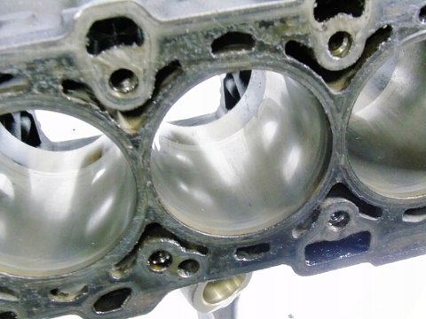 BLOK TULEJE 1.6 16V ASTRA H ZAFIRA B VECTRA C MERIVA 24427722 Z16XEP BLOK TULEJE 1.6 16V ASTRA H ZAFIRA B VECTRA C MERIVA 24427722 Z16XEP