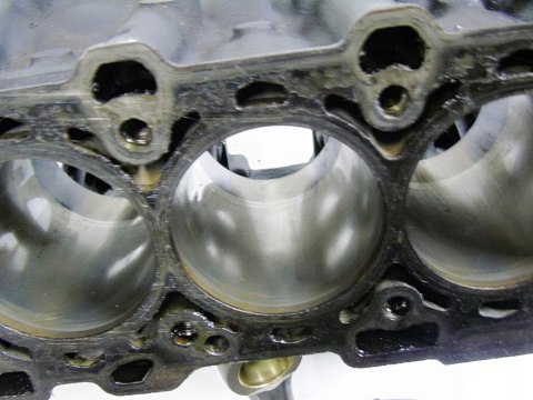 BLOK TULEJE 1.6 16V ASTRA H ZAFIRA B VECTRA C MERIVA 24427722 Z16XEP BLOK TULEJE 1.6 16V ASTRA H ZAFIRA B VECTRA C MERIVA 24427722 Z16XEP