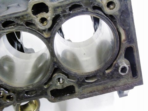 BLOK TULEJE 1.6 16V ASTRA H ZAFIRA B VECTRA C MERIVA 24427722 Z16XEP BLOK TULEJE 1.6 16V ASTRA H ZAFIRA B VECTRA C MERIVA 24427722 Z16XEP