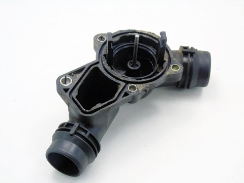 OBUDOWA TERMOSTATU 2.5 I BMW M54 325 525 E46 E39 E60 E61 E83 E85 X3 Z4 OBUDOWA TERMOSTATU 2.5 I BMW M54 325 525 E46 E39 E60 E61 E83 E85 X3 Z4