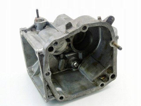 OBUDOWA DEKIEL SKRZYNI BIEGÓW FSO POLONEZ 357438 AK132 OBUDOWA DEKIEL SKRZYNI BIEGÓW FSO POLONEZ 357438 AK132