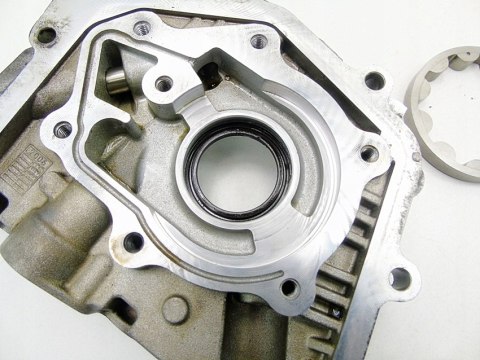 POMPA OLEJU 1.6 TI VCT 16V FORD FOCUS 2 II 3 III C-MAX VOLVO V50 S40 C30 POMPA OLEJU 1.6 TI VCT 16V FORD FOCUS 2 II 3 III C-MAX VOLVO V50 S40 C30