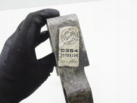 ŁAPA SKRZYNI 1.1 1.2 PUNTO PANDA SEICENTO BRAVO STILO BRAVA PALIO 46743001 ŁAPA SKRZYNI 1.1 1.2 PUNTO PANDA SEICENTO BRAVO STILO BRAVA PALIO 46743001