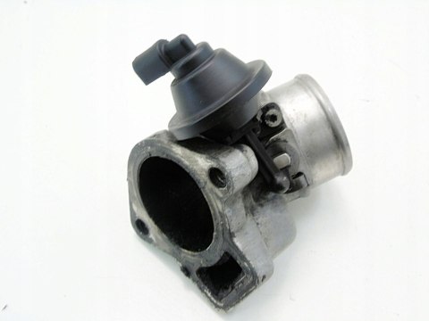PRZEPUSTNICA KOLANKO 2.5 TDI AUDI A4 A6 A8 PASSAT B5 SUPERB 8D0145950B