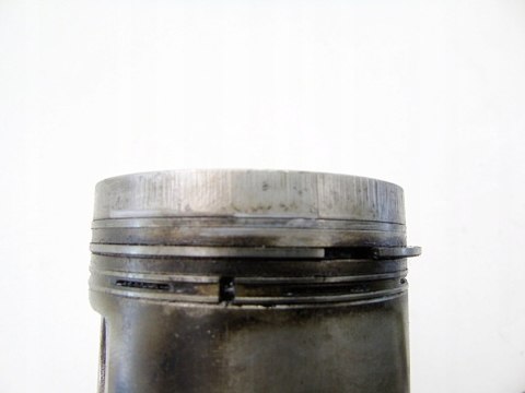 TŁOK KORBOWÓD 4379978 FIAT 126P 650 MALUCH FSM 126A1.076 TŁOK KORBOWÓD 4379978 FIAT 126P 650 MALUCH FSM 126A1.076