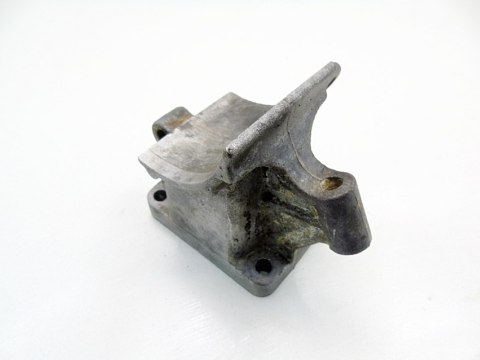 PODSTAWA MOCOWANIE PRĄDNICY ALTERNATORA FIAT 126P 600 MALUCH FIAT 126A000 PODSTAWA MOCOWANIE PRĄDNICY ALTERNATORA FIAT 126P 600 MALUCH FIAT 126A000