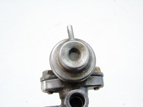 LISTWA WTRYSKOWA ZAWÓR REGULATOR 1.8 16V CARENS CERATO CLARUS SHUMA 2 LISTWA WTRYSKOWA ZAWÓR REGULATOR 1.8 16V CARENS CERATO CLARUS SHUMA 2