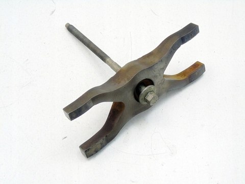 ŁAPKA MOCOWANIE WTRYSKIWACZA 2.2 HDI TDCI JUMPER BOXER DUCATO TRANSIT EURO4