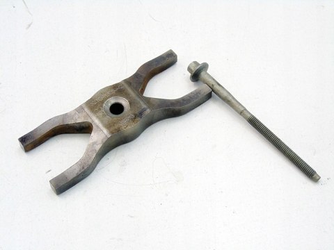 ŁAPKA MOCOWANIE WTRYSKIWACZA 2.2 HDI TDCI JUMPER BOXER DUCATO TRANSIT EURO4