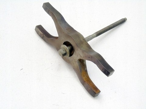 ŁAPKA MOCOWANIE WTRYSKIWACZA 2.2 HDI TDCI JUMPER BOXER DUCATO TRANSIT EURO4