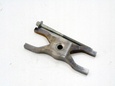 ŁAPKA MOCOWANIE WTRYSKIWACZA 2.2 HDI TDCI JUMPER BOXER DUCATO TRANSIT EURO4