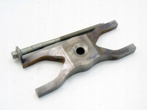 ŁAPKA MOCOWANIE WTRYSKIWACZA 2.2 HDI TDCI JUMPER BOXER DUCATO TRANSIT EURO4