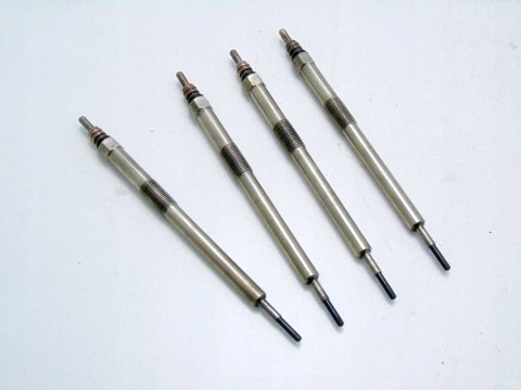 ŚWIECE ŻAROWE 2.0 DCI TRAFIC 2 VIVARO PRIMASTAR ESPACE 4 LAGUNA 8200546885