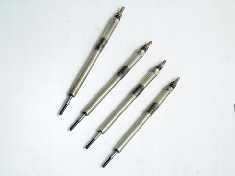 ŚWIECE ŻAROWE 2.0 DCI TRAFIC 2 VIVARO PRIMASTAR ESPACE 4 LAGUNA 8200546885