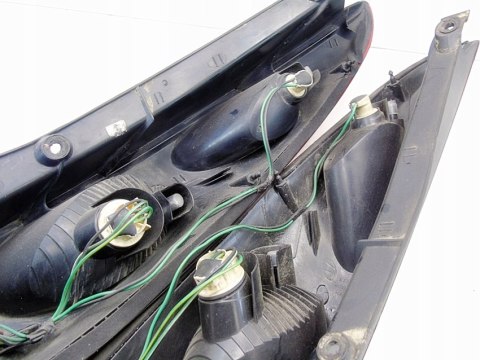 LAMPY TYŁ NISSAN ALMERA TINO 2002 2.2 DI 89304100 LAMPY TYŁ NISSAN ALMERA TINO 2002 2.2 DI 89304100