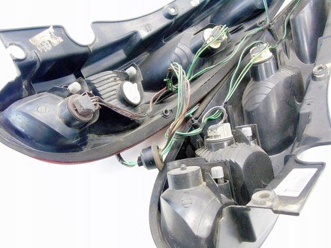 LAMPY TYŁ NISSAN ALMERA TINO 2002 2.2 DI 89304100 LAMPY TYŁ NISSAN ALMERA TINO 2002 2.2 DI 89304100
