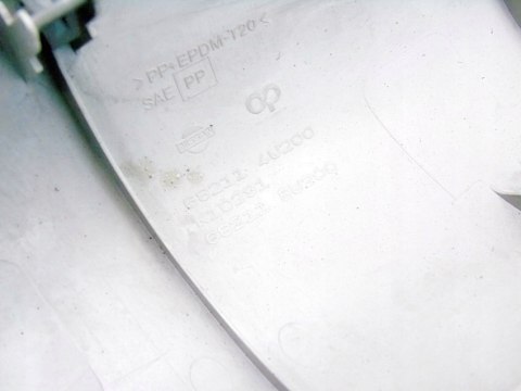 OSŁONA KRATKA NAWIEWU PRAWY PRZÓD NISSAN ALMERA TINO 2002 2.2 DI 68211BU200