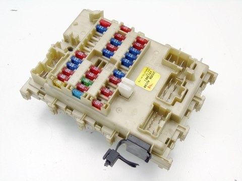 SKRZYNKA BEZPIECZNIKOWA NISSAN ALMERA TINO 2002 2.2 DI 243504U100 SKRZYNKA BEZPIECZNIKOWA NISSAN ALMERA TINO 2002 2.2 DI 243504U100