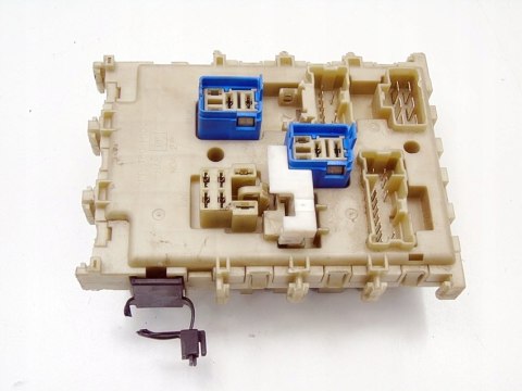 SKRZYNKA BEZPIECZNIKOWA NISSAN ALMERA TINO 2002 2.2 DI 243504U100 SKRZYNKA BEZPIECZNIKOWA NISSAN ALMERA TINO 2002 2.2 DI 243504U100