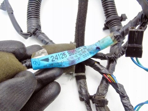 WIĄZKA DRZWI PRAWY PRZÓD NISSAN ALMERA TINO 2002 2.2 DI 24125BU063