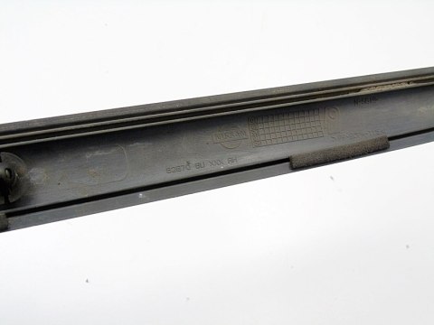 LISTWA DRZWI PRAWY TYŁ NISSAN ALMERA TINO 2002 2.2 DI 82870BU