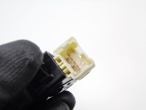 PRZEŁĄCZNIK SZYBY NISSAN ALMERA TINO 2002 2.2 DI 02042 PRZEŁĄCZNIK SZYBY NISSAN ALMERA TINO 2002 2.2 DI 02042