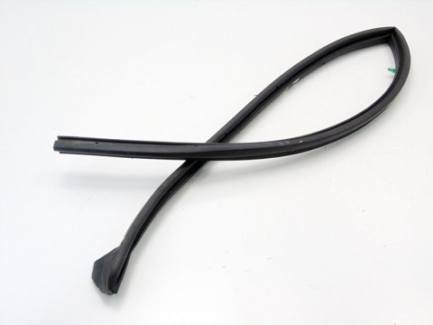 USZCZELKA LEWY PRZÓD NISSAN ALMERA TINO 2002 2.2 DI