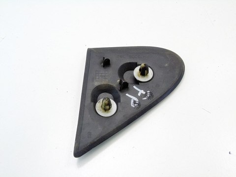 ZAŚLEPKA BŁOTNIKA PRAWY PRZÓD NISSAN ALMERA TINO 2002 2.2 DI