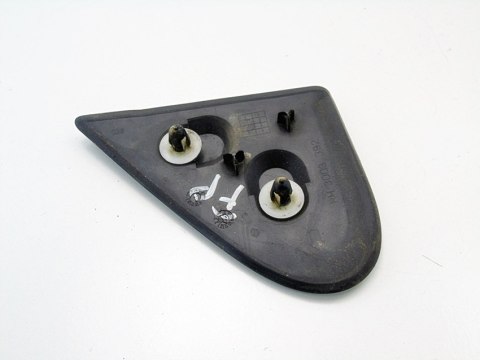 ZAŚLEPKA BŁOTNIKA PRAWY PRZÓD NISSAN ALMERA TINO 2002 2.2 DI