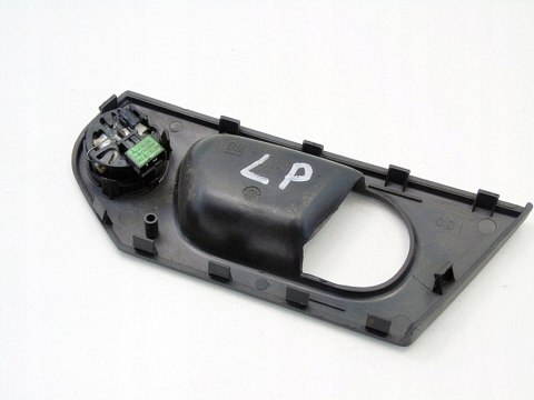 Osłona rozeta klamki wewnętrznej lewy przód Opel Meriva A 13215220