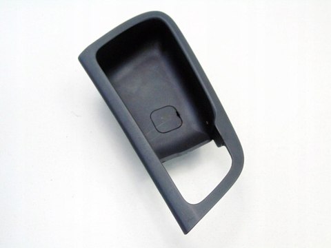 Osłona rozeta klamki wewnętrznej prawy przód Hyundai I30 FL 2010r