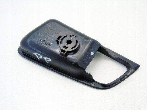 Osłona rozeta klamki wewnętrznej prawy przód Hyundai I30 FL 2010r