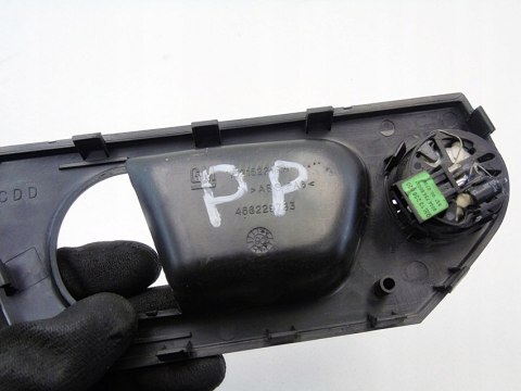 Osłona rozeta klamki wewnętrznej prawy przód Opel Meriva A 13215221